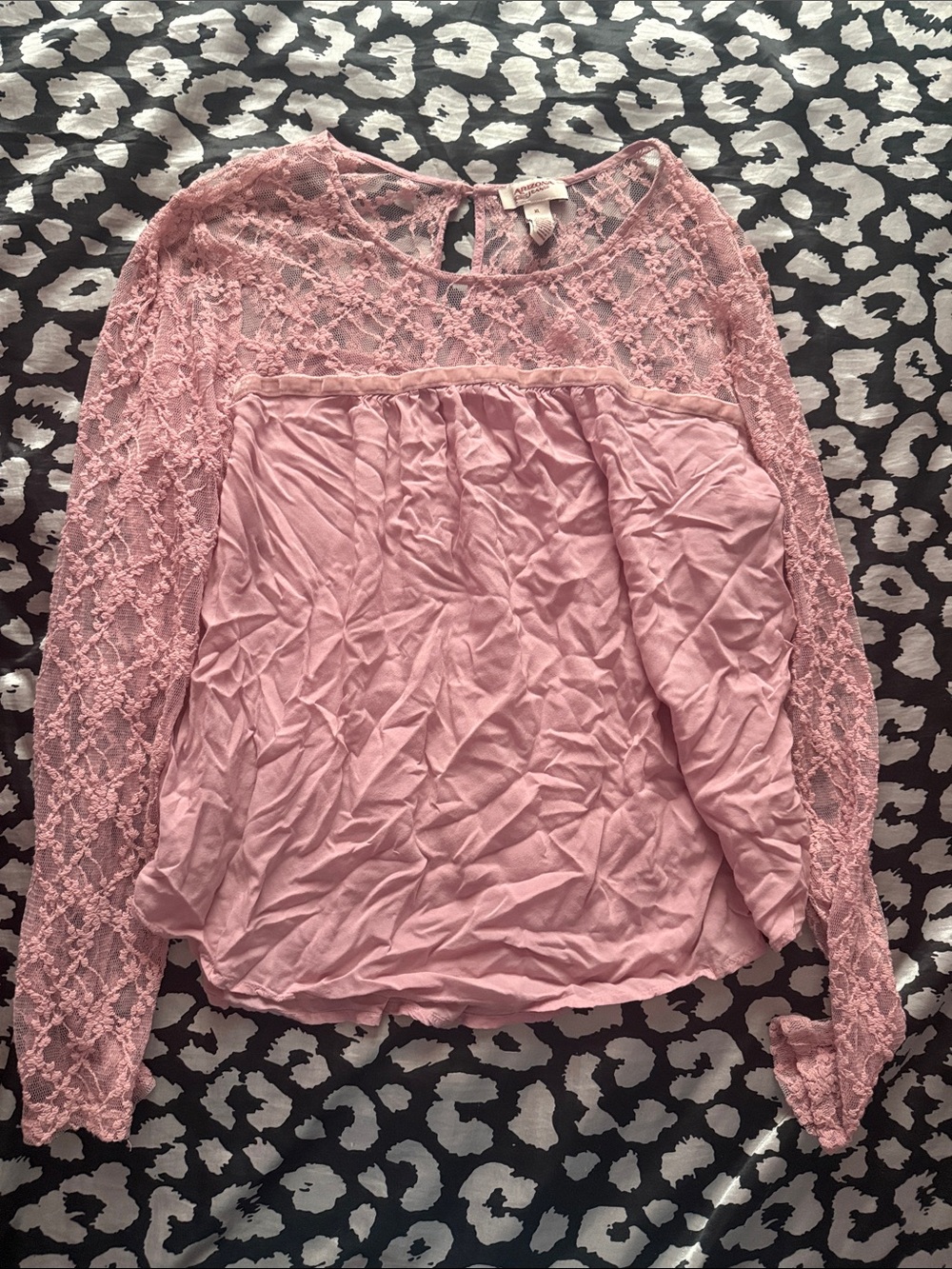 Arizona Jean Company Dusty Pink Lace Yoke Long Sleeve Blouse